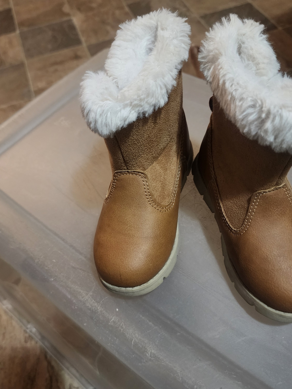 OshKosh B'gosh Tan Kids Faux-Fur Lined Boots Size 8